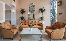 Sazi Resin Hotel - Free Nails Hairwash